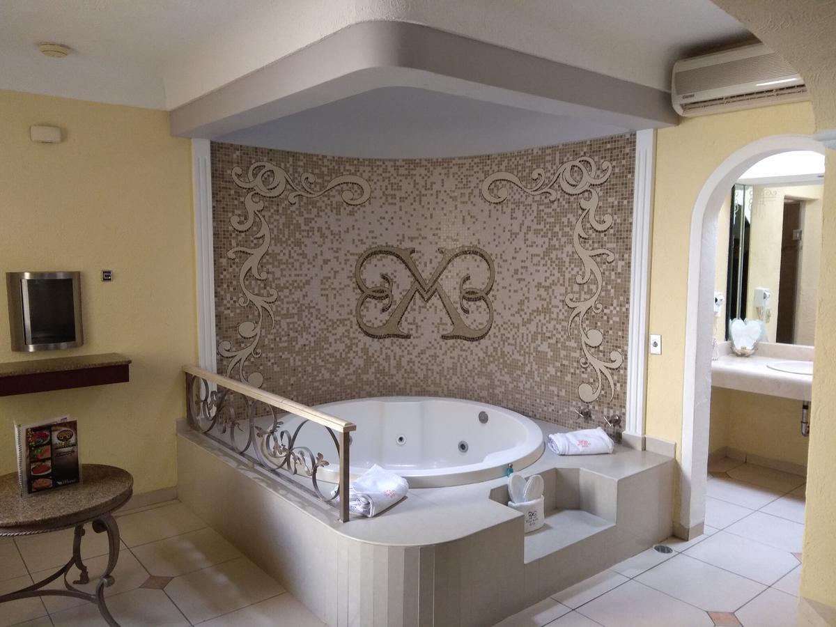 Studio Spa Bath